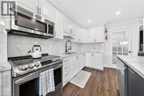 33 Glen Vista Drive, Hamilton, ON - Indoor Photo Showing Kitchen With Upgraded Kitchen