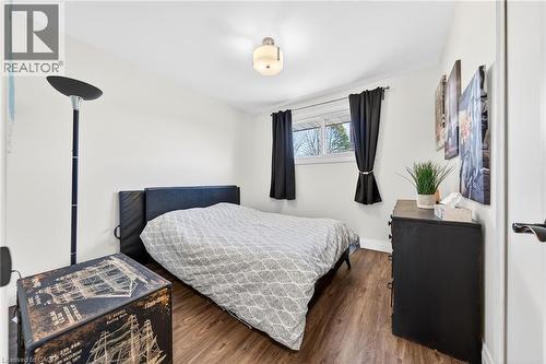 33 Glen Vista Drive, Hamilton, ON - Indoor Photo Showing Bedroom