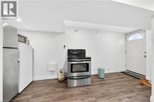 33 Glen Vista Drive, Hamilton, ON - Indoor Photo Showing Kitchen