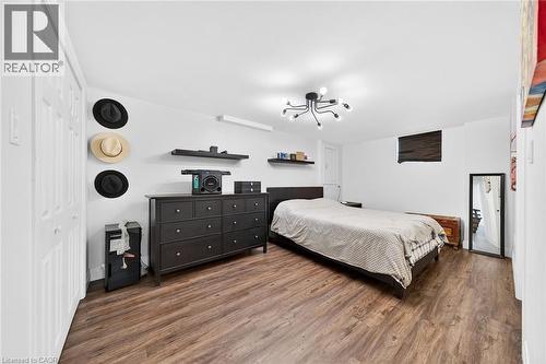 33 Glen Vista Drive, Hamilton, ON - Indoor Photo Showing Bedroom