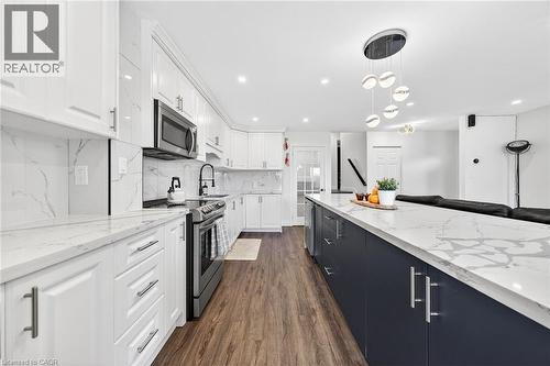 33 Glen Vista Drive, Hamilton, ON - Indoor Photo Showing Kitchen With Upgraded Kitchen