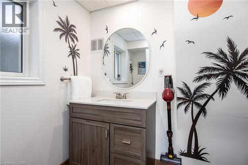 250 Royal Street, Waterloo, ON - Indoor Photo Showing Bathroom