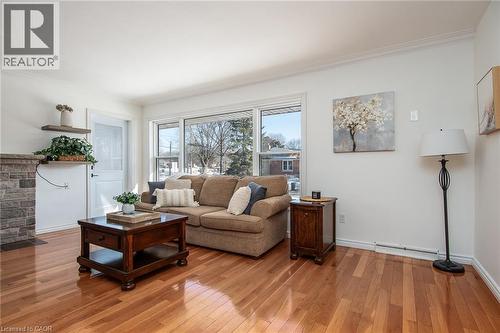 250 Royal Street, Waterloo, ON - Indoor Photo Showing Living Room
