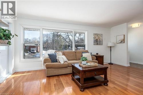 250 Royal Street, Waterloo, ON - Indoor Photo Showing Living Room