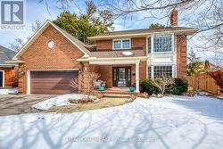 1060 ROCKCLIFFE COURT  Oakville, ON L6M 1B8