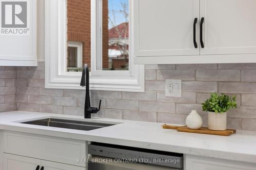 3811 Cedar Hedge Rise, Mississauga, ON - Indoor Photo Showing Kitchen With Double Sink