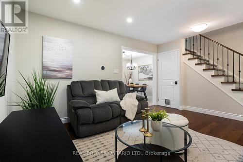 3811 Cedar Hedge Rise, Mississauga, ON - Indoor Photo Showing Living Room