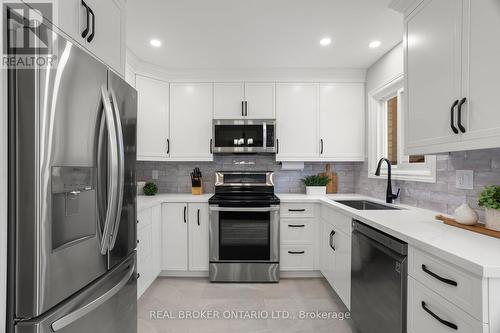 3811 Cedar Hedge Rise, Mississauga, ON - Indoor Photo Showing Kitchen With Upgraded Kitchen