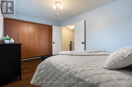 3811 Cedar Hedge Rise, Mississauga, ON - Indoor Photo Showing Bedroom