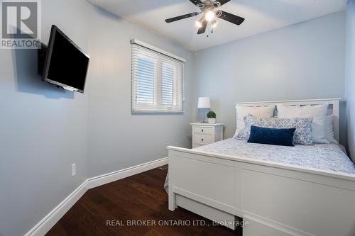 3811 Cedar Hedge Rise, Mississauga, ON - Indoor Photo Showing Bedroom