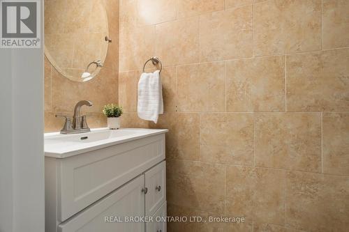 3811 Cedar Hedge Rise, Mississauga, ON - Indoor Photo Showing Bathroom