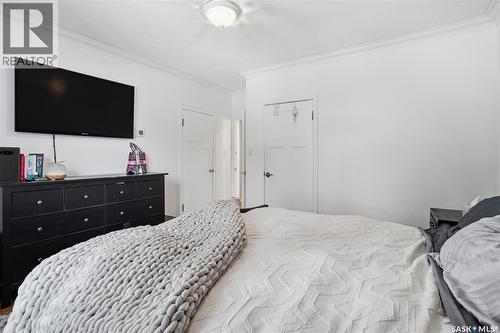 2804 Hill Avenue, Regina, SK - Indoor Photo Showing Bedroom