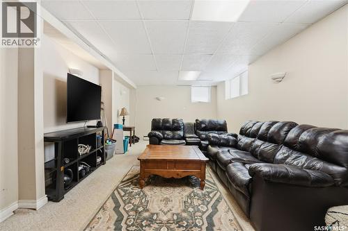 2804 Hill Avenue, Regina, SK - Indoor