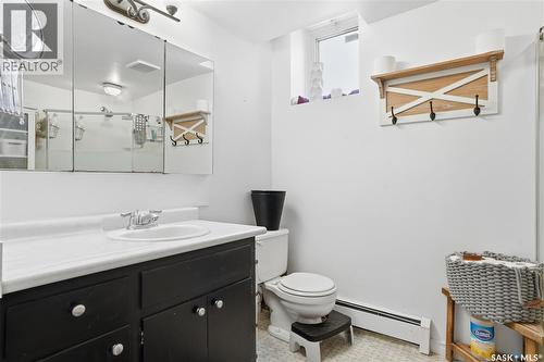2804 Hill Avenue, Regina, SK - Indoor Photo Showing Bathroom