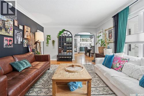 2804 Hill Avenue, Regina, SK - Indoor Photo Showing Living Room