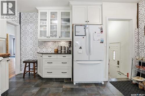 2804 Hill Avenue, Regina, SK - Indoor Photo Showing Kitchen
