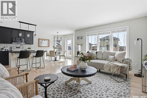 662 Sutter Bay, Saskatoon, SK - Indoor Photo Showing Living Room