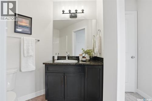 662 Sutter Bay, Saskatoon, SK - Indoor Photo Showing Bathroom