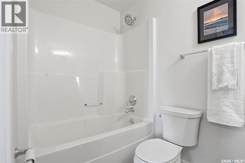 662 Sutter Bay, Saskatoon, SK - Indoor Photo Showing Bathroom