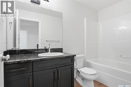 662 Sutter Bay, Saskatoon, SK - Indoor Photo Showing Bathroom