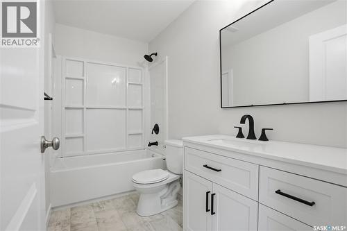 662 Sutter Bay, Saskatoon, SK - Indoor Photo Showing Bathroom