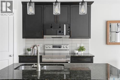 662 Sutter Bay, Saskatoon, SK - Indoor Photo Showing Kitchen With Double Sink With Upgraded Kitchen