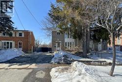 5 BILLINGTON CRESCENT  Toronto, ON M3A 2G5
