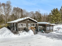10866 Ch. de la Rivière N.  Rivière-Rouge, QC J0T 1T0
