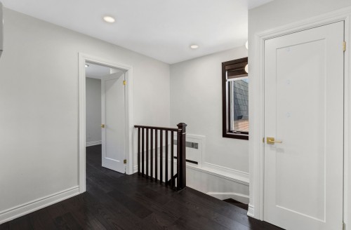 Hall d'entrée/Vestibule - 414 Rue Dufferin, Hampstead, QC - Indoor Photo Showing Other Room