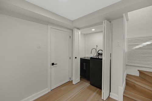 Salle de lavage - 414 Rue Dufferin, Hampstead, QC - Indoor Photo Showing Other Room