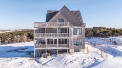 231 Ch. Coulombe  Les Îles-De-La-Madeleine, QC G4T 3V3