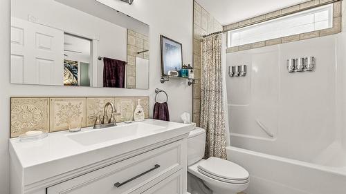 C-515 20Th Avenue, Creston, BC - Indoor Photo Showing Bathroom