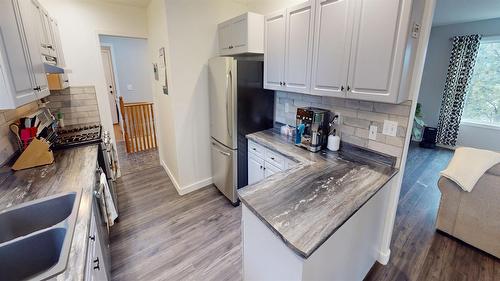 3027 Black Angus Road, Cranbrook, BC - Indoor Photo Showing Kitchen With Double Sink