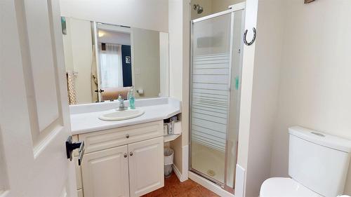 3027 Black Angus Road, Cranbrook, BC - Indoor Photo Showing Bathroom