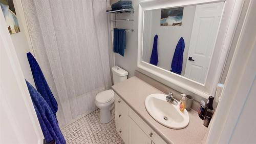 3027 Black Angus Road, Cranbrook, BC - Indoor Photo Showing Bathroom