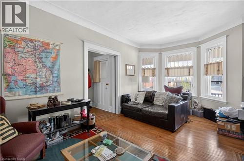 147 Homewood Avenue, Hamilton, ON - Indoor Photo Showing Living Room