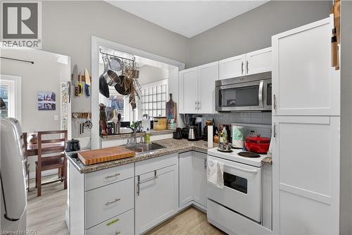 147 Homewood Avenue, Hamilton, ON - Indoor Photo Showing Kitchen