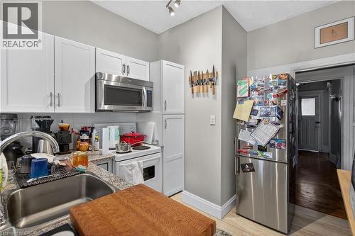 147 Homewood Avenue, Hamilton, ON - Indoor Photo Showing Kitchen