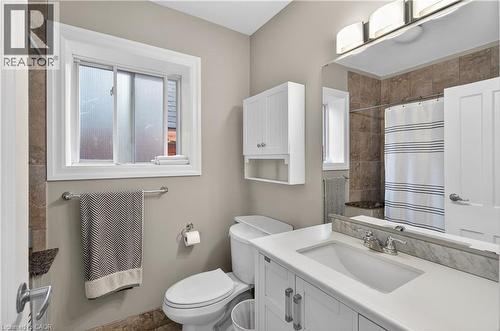 147 Homewood Avenue, Hamilton, ON - Indoor Photo Showing Bathroom