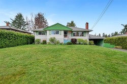 3850 Raymond St  Saanich, BC V8Z 4K3