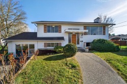 10304 Pollard Pl  Sidney, BC V8L 2M4
