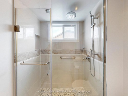 4 Fieldview Crescent, Markham, ON - Indoor Photo Showing Bathroom