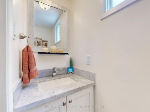 4 Fieldview Crescent, Markham, ON - Indoor Photo Showing Bathroom