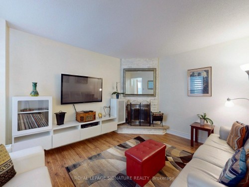 4 Fieldview Crescent, Markham, ON - Indoor Photo Showing Living Room