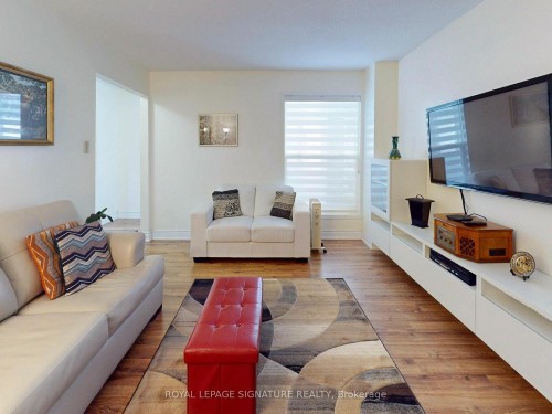 4 Fieldview Crescent, Markham, ON - Indoor Photo Showing Living Room