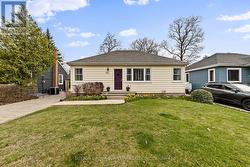 407 QUEEN MARY DRIVE  Oakville, ON L6K 3M2