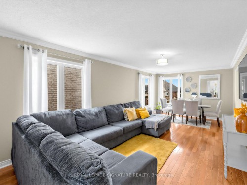 30 Root Crescent, Ajax, ON - Indoor Photo Showing Living Room