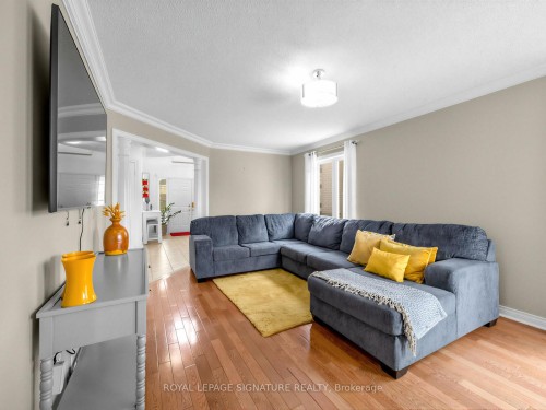 30 Root Crescent, Ajax, ON - Indoor Photo Showing Living Room