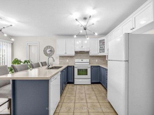 30 Root Crescent, Ajax, ON - Indoor Photo Showing Kitchen With Double Sink