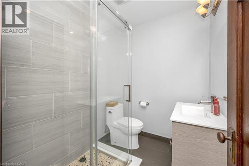 77 Proctor Boulevard, Hamilton, ON - Indoor Photo Showing Bathroom